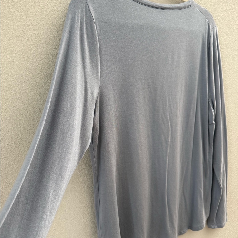 Athleta Light Gray V-Neck Long Sleeve Blouse - Picture 4 of 5